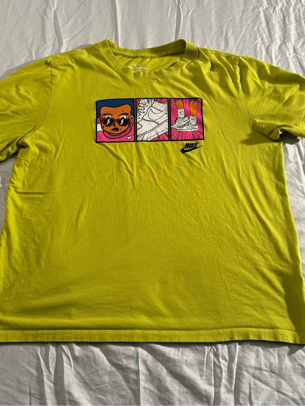 Nike Men’s XL Yellow Comic Sneaker Graphic T-Shirt